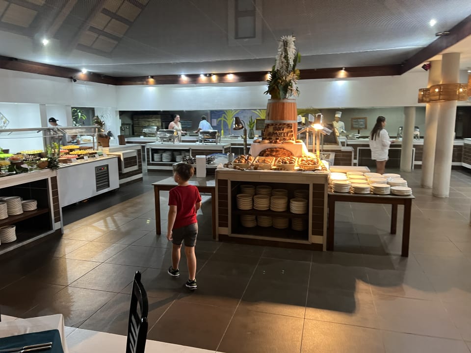 Gastro Crystals Beach Resort Belle Mare, a member of Radisson Individuals