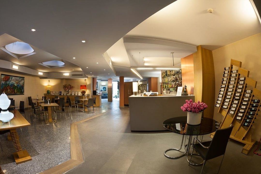Bar della hall Best Western Plus Executive Hotel & Suites