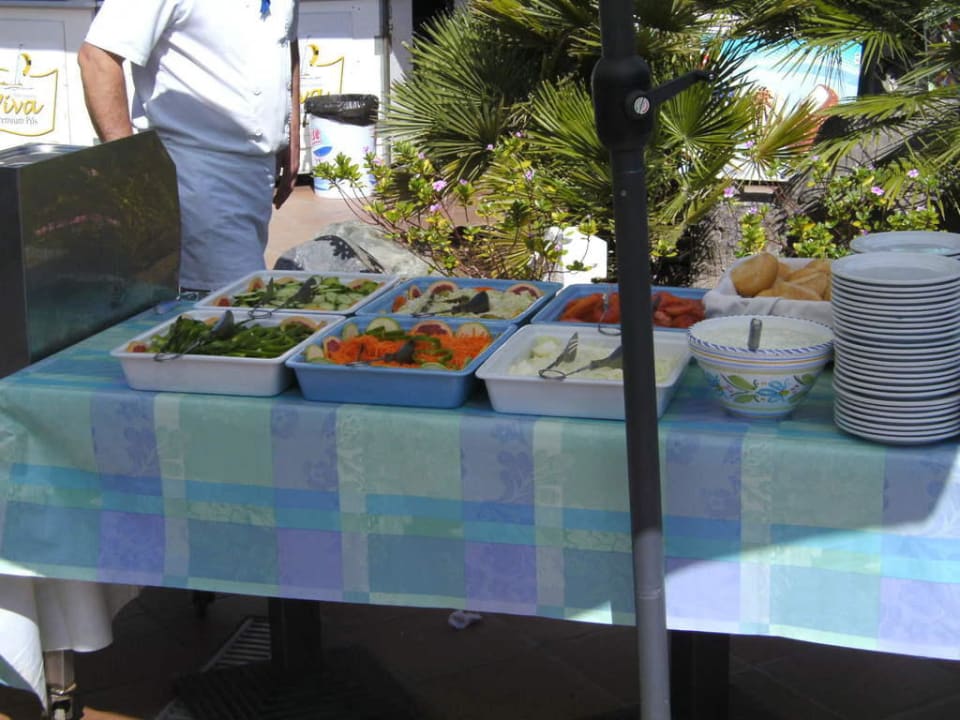 Salatbuffet des Barbeque am Pool Canary Garden Club