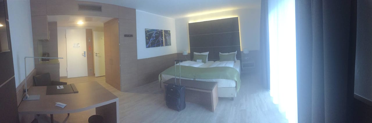 Room panoramic Lindner Düsseldorf Airport, part of JdV by Hyatt