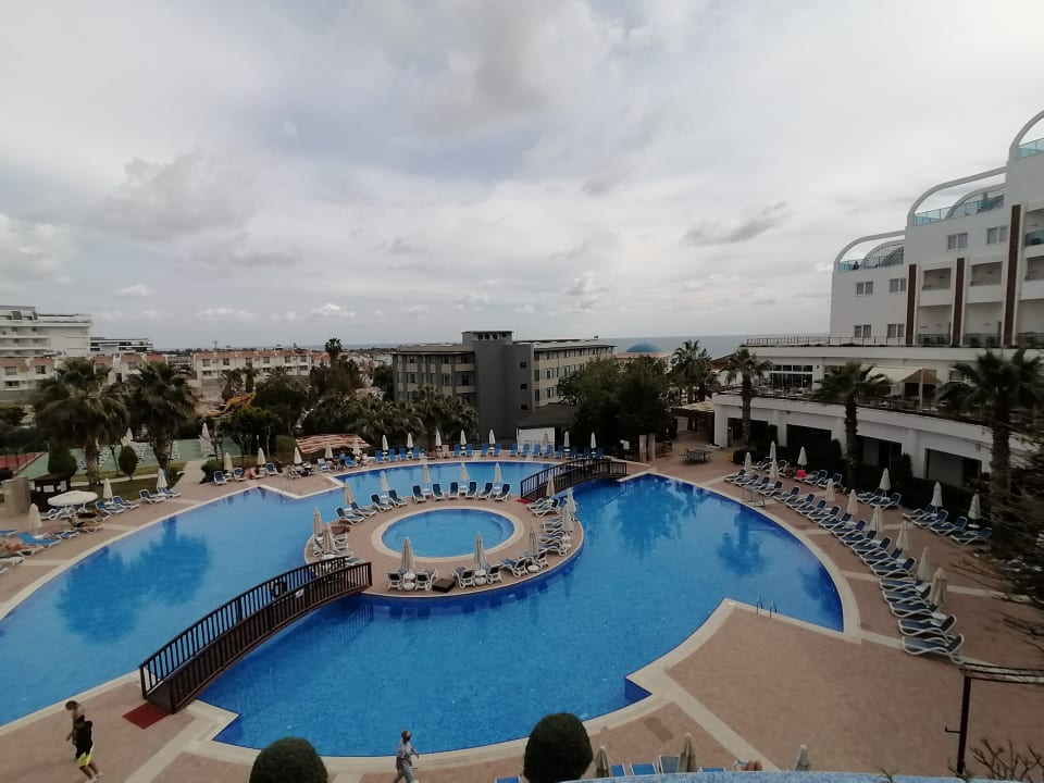 Pool Side Prenses Resort & Spa