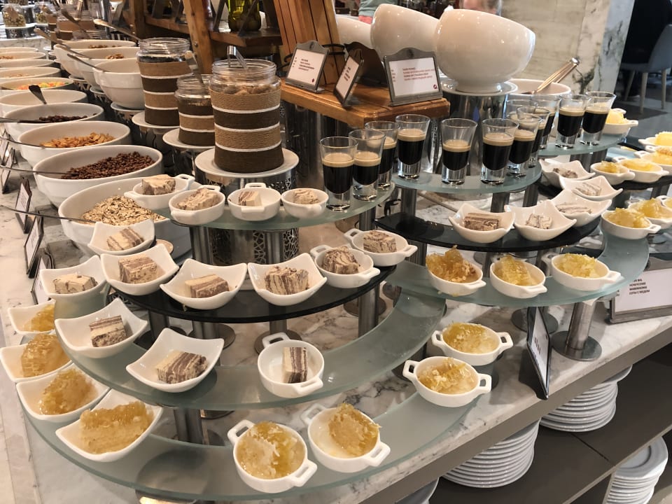 Gastro Acanthus Cennet Barut Collection