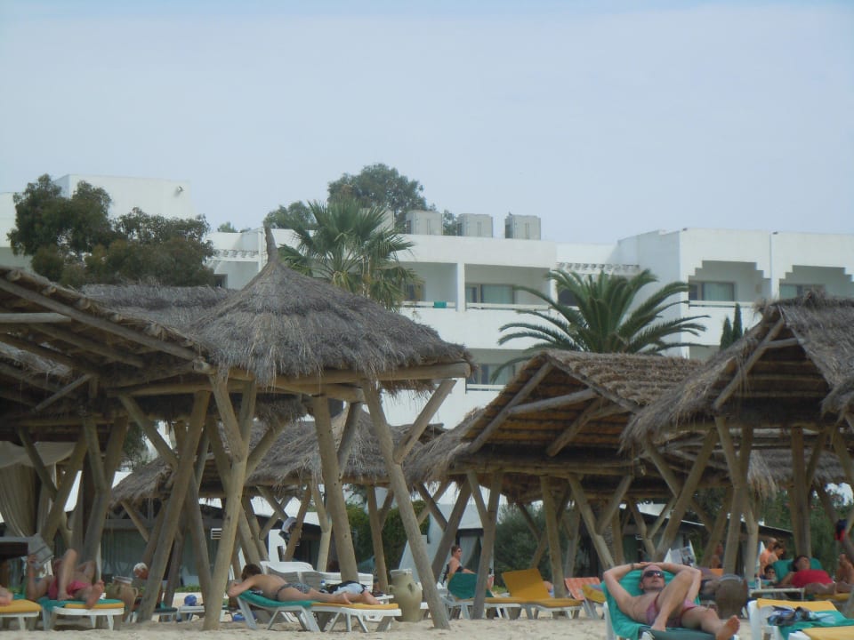 Vom Strand zum Hotel The Orangers Beach Resort and Bungalows