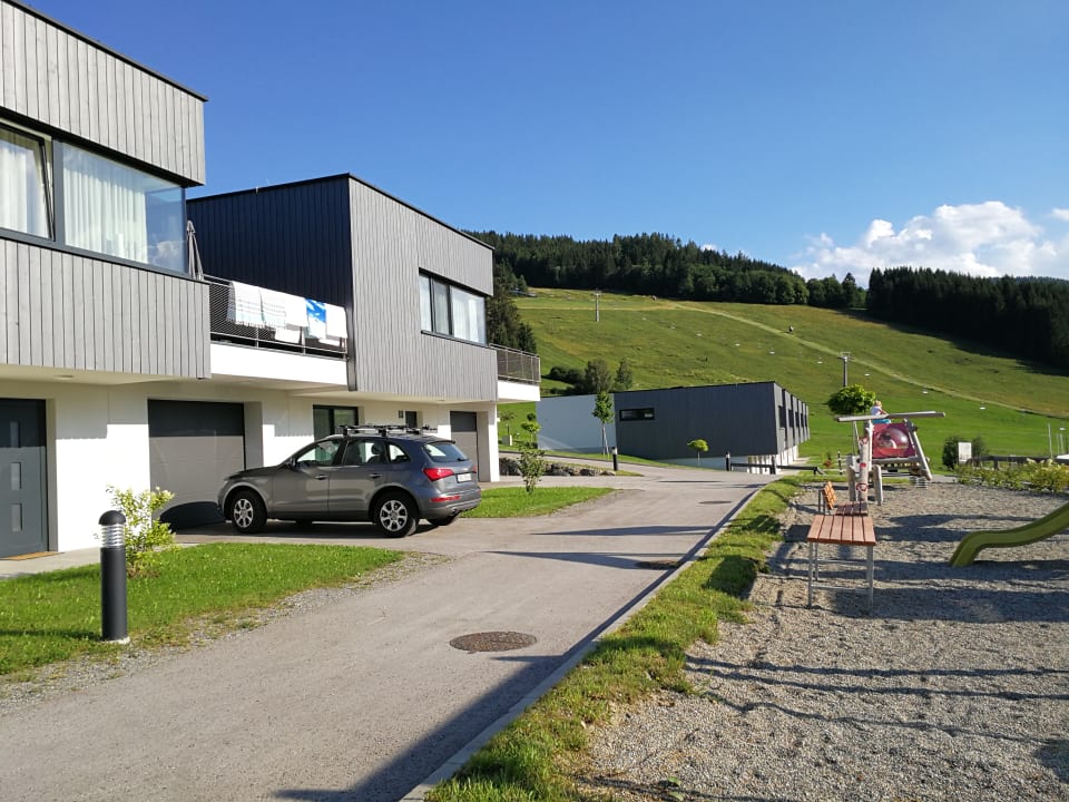 Außenansicht Naturpark Chalets Lambrecht by ALPS RESORTS
