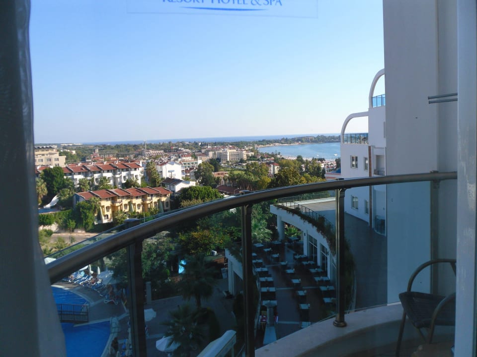 Blick vom Balkon auf Side  Side Prenses Resort & Spa