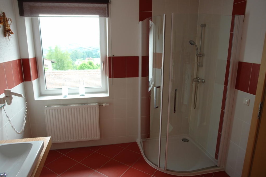 Riesiges Bad Landhotel Stockerwirt