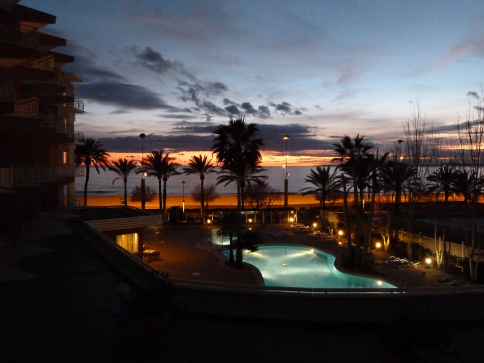 Pool by night HSM Golden Playa