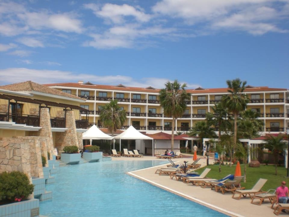 Pool mit Blick aufs Haupthaus Atlantica Aeneas Resort