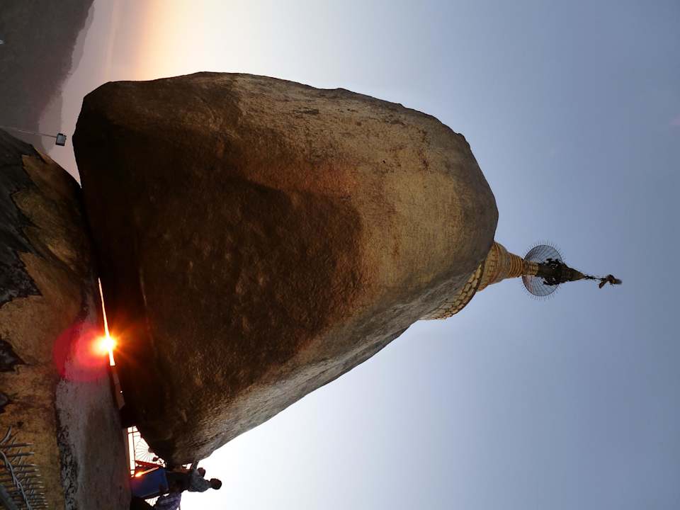 Goldener Felsen beim Sonnenuntergang Mountain Top Hotel