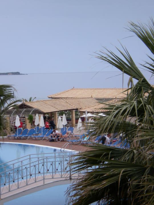 Poolbar Sandy Beach Resort