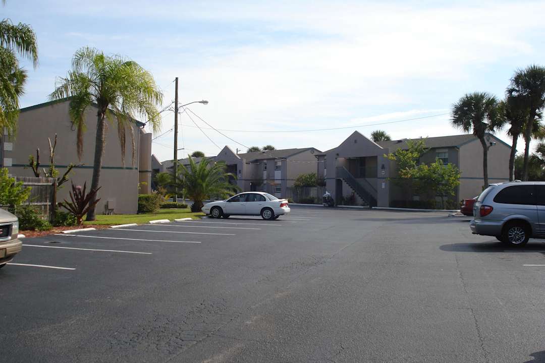 Blick über den Parkplatz Hotel Super 8 Kissimmee Suites