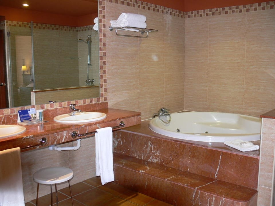 Bad in der Suite Occidental Jandía Playa