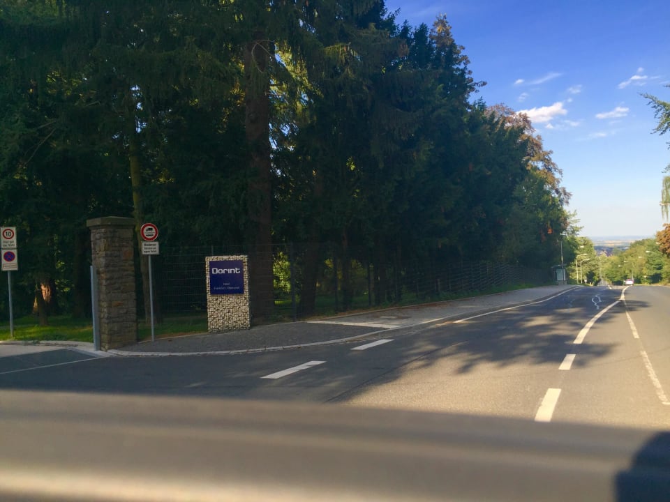 Einfahrt Dorint Hotel Frankfurt/Oberursel