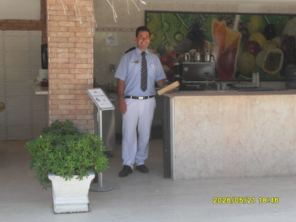 Cafebar mit Oberkellner Hotel Club Nena