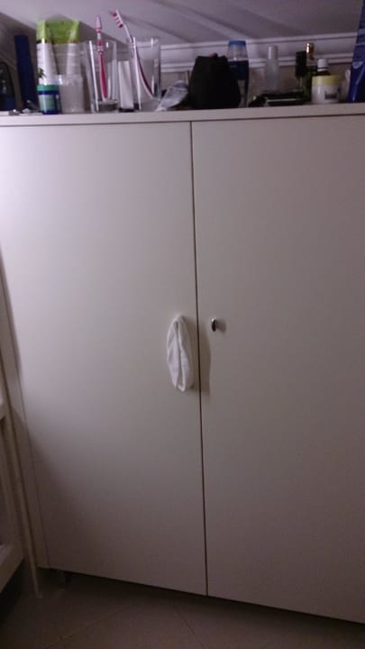 Schrank für Bekleidung im Bad Side Star Beach