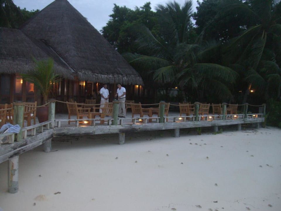 Eine der zahlreichen Bars Kuramathi Maldives