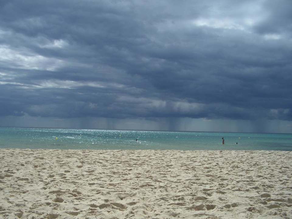 Strand und Meer wenn es windstill ist Hotel Nesrine