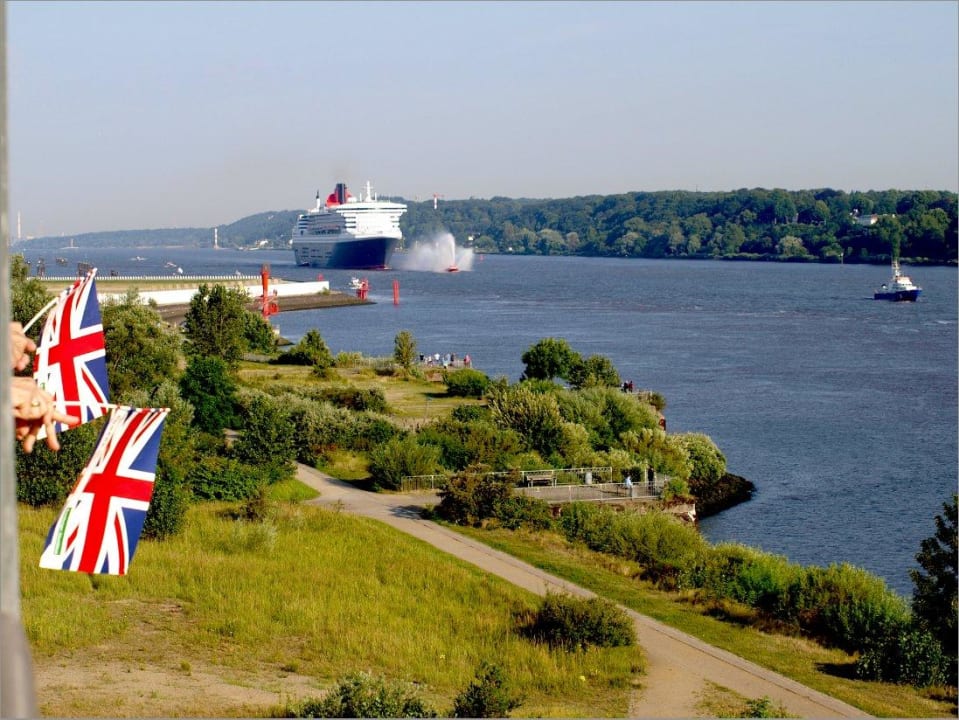 Ankunft der Queen Mary 2 elaya hotel hamburg finkenwerder