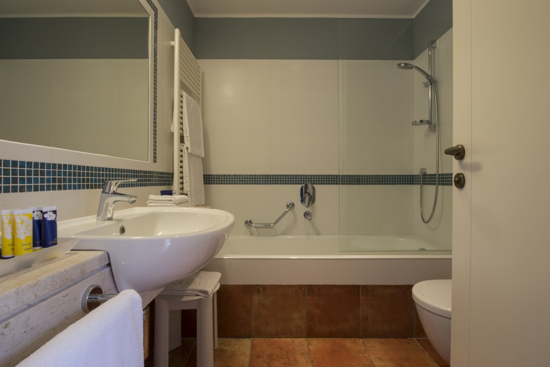 Zimmer Lantana Resort