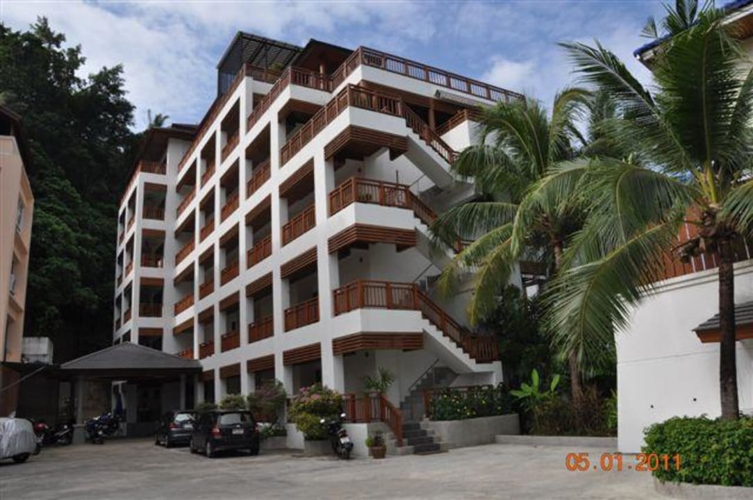 Здание отеля Surin Sabai