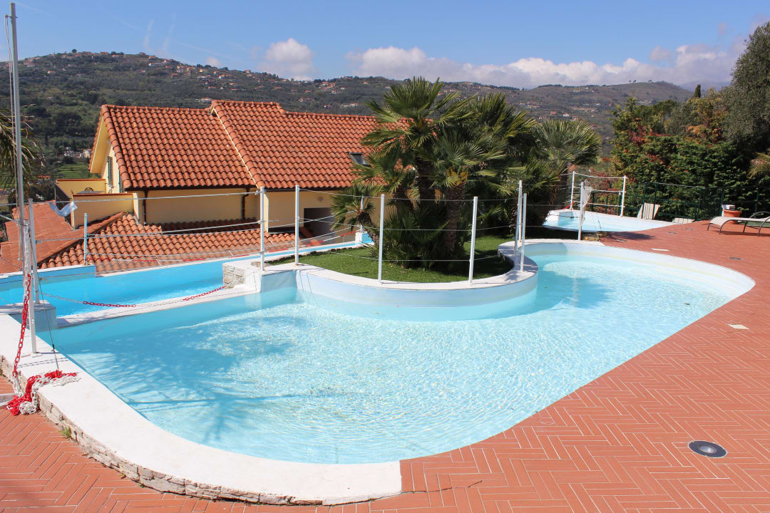 Pool und Palmen Villa Giada Resort