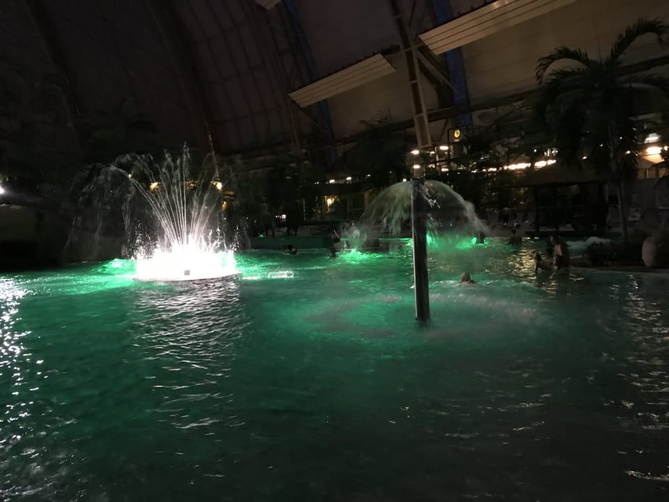 Pool Tropical Islands Resort