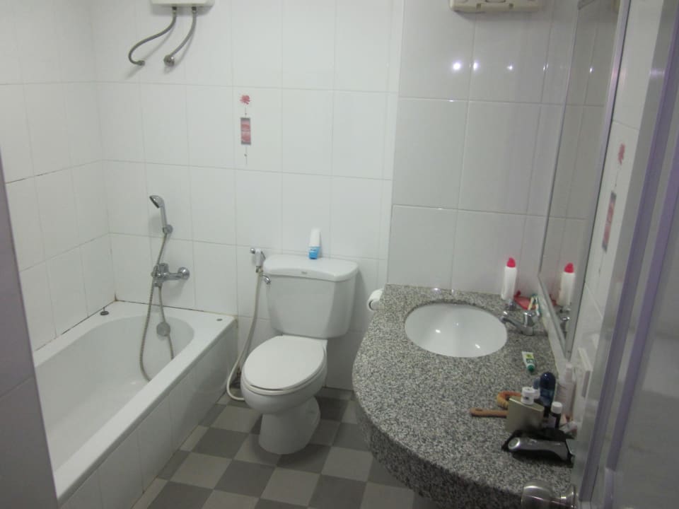 Bad mit Wanne Apartments Cholanan