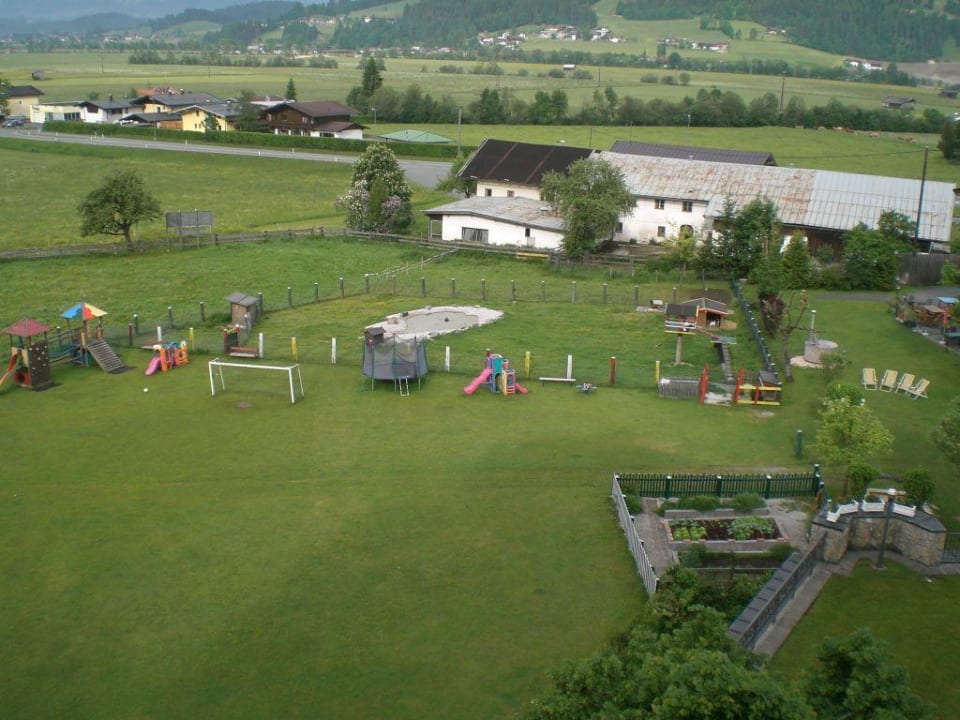 Blick aus dem Zimmer  Babyhotel Babymio