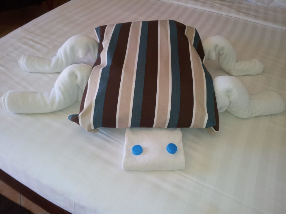 Auf dem Bett. Hotel Three Corners Ocean View prestige - Adults only