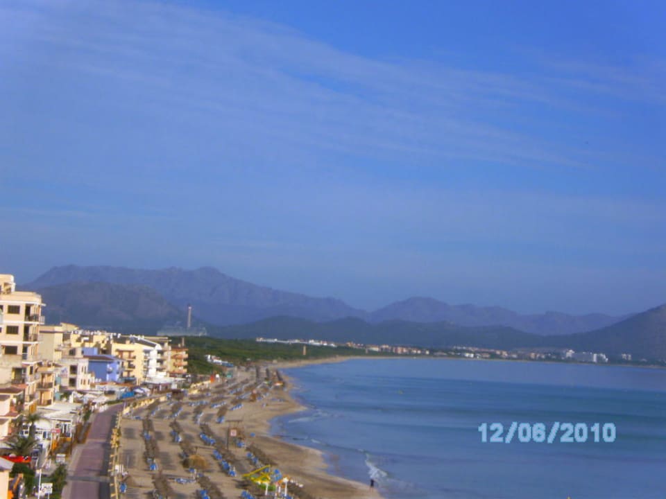 Ausblick vom Balkon auf Strand und Promenade THB Gran Bahía