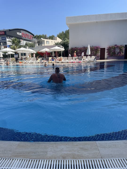 Pool Oz Hotels Sui Resort