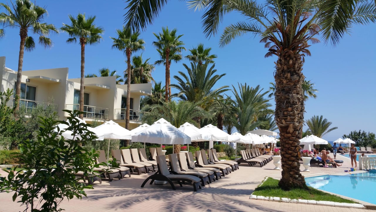 Large Pool at Oscar Oscar Resort Hotel