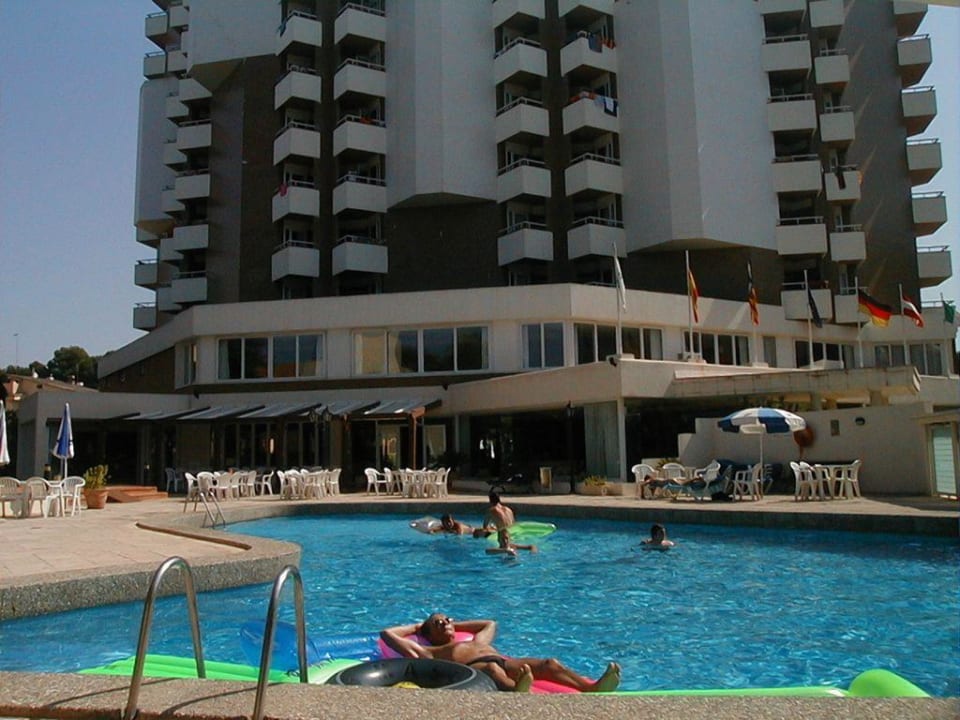 Pool und Hotelansicht THB Maria Isabel - Adults only
