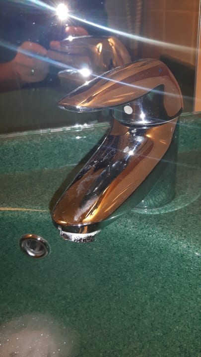 Fleckiger Wasserhahn Hotel Ibis Praha Mala Strana