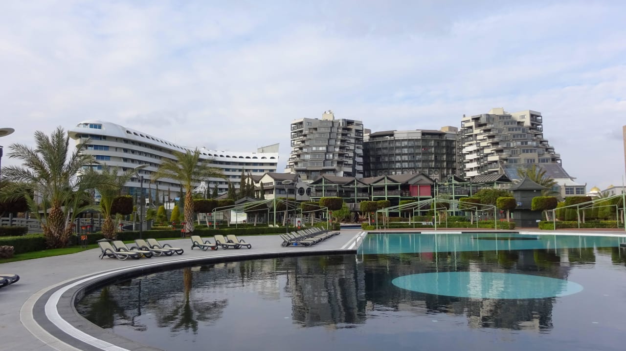 Blick vom Garten Limak Lara Deluxe Hotel & Resort