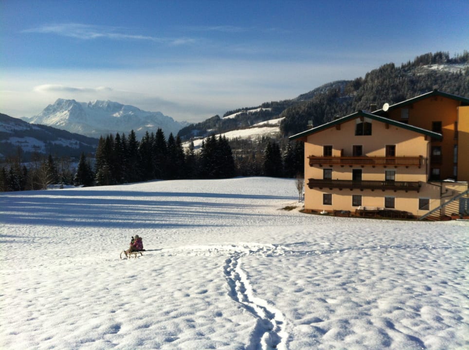 Rodelspaß  direkt hinterm Hotel Alpengasthof Hotel Hochkönigblick