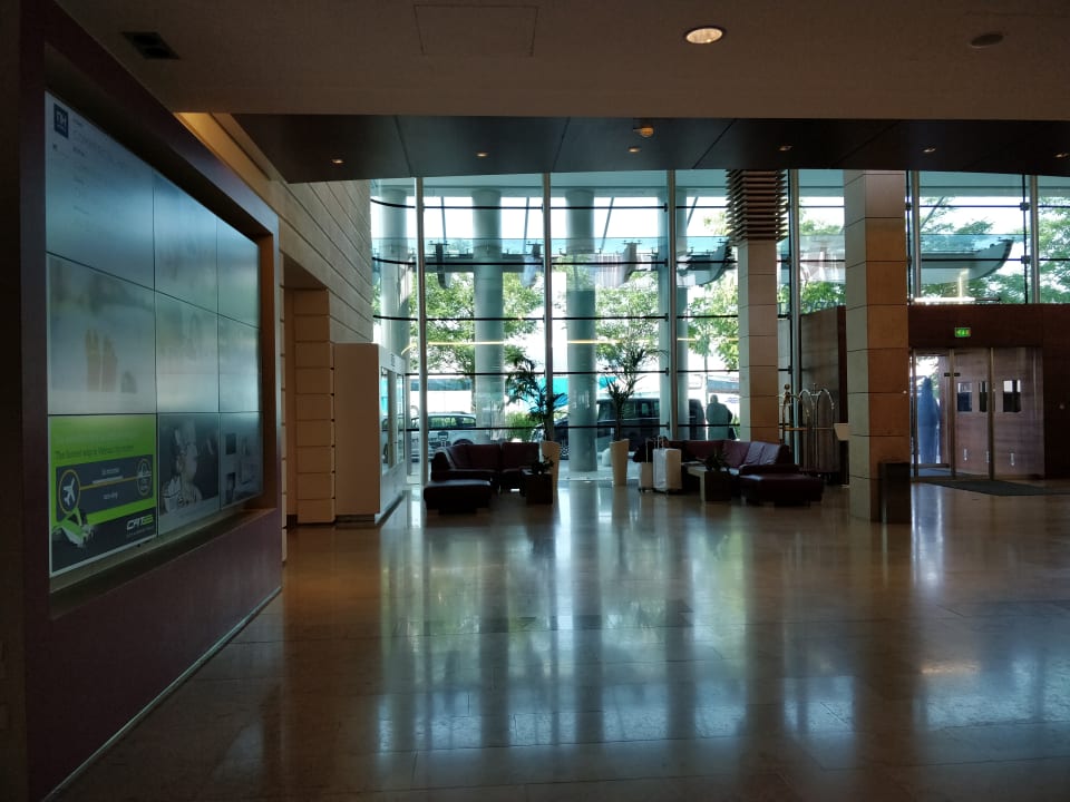 Lobby NH Vienna Airport Conference Center