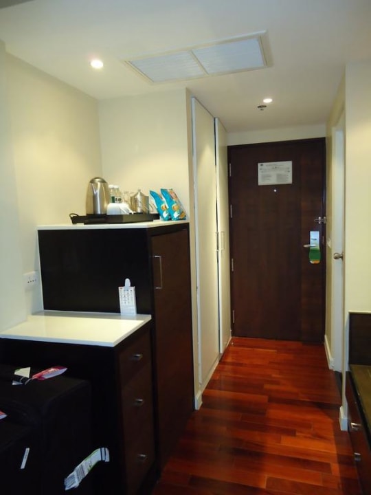 Blick in Richtung Zimmertüre Holiday Inn Resort Phuket Surin Beach by IHG