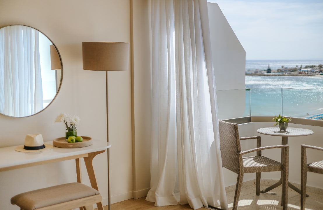 Zimmer Hotel Alion Beach