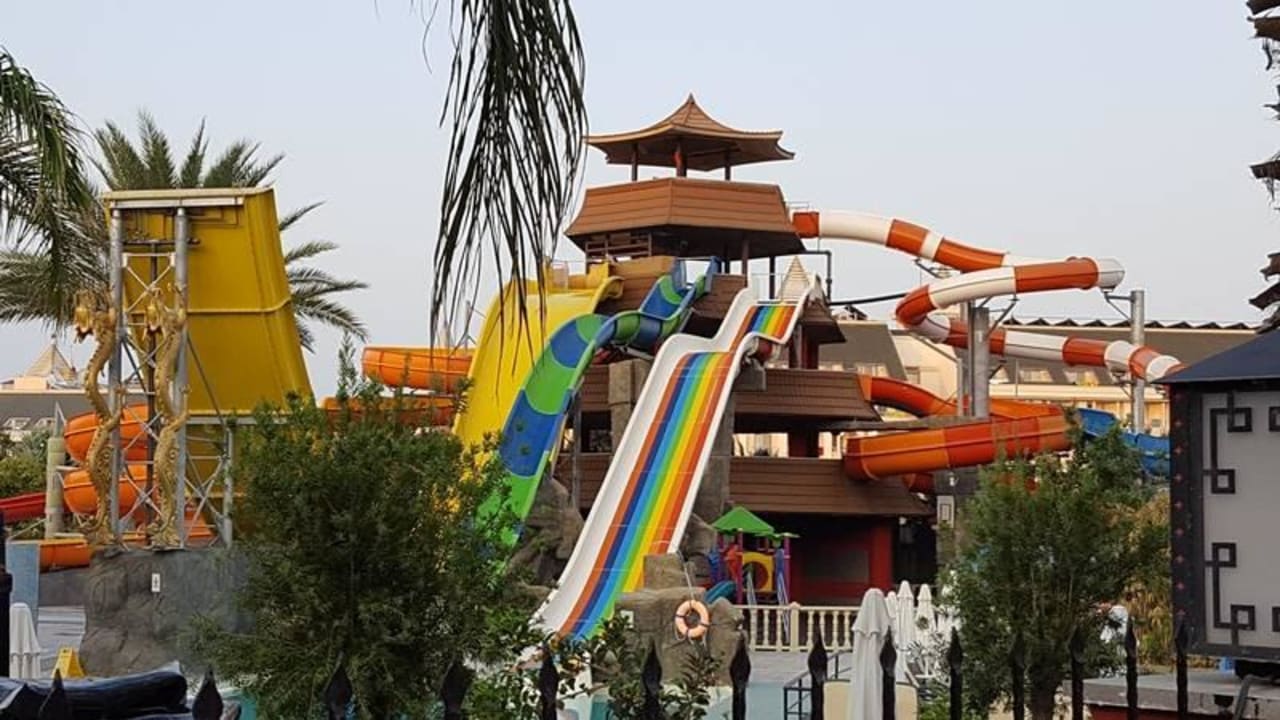 Aqua Park Royal Taj Mahal Hotel