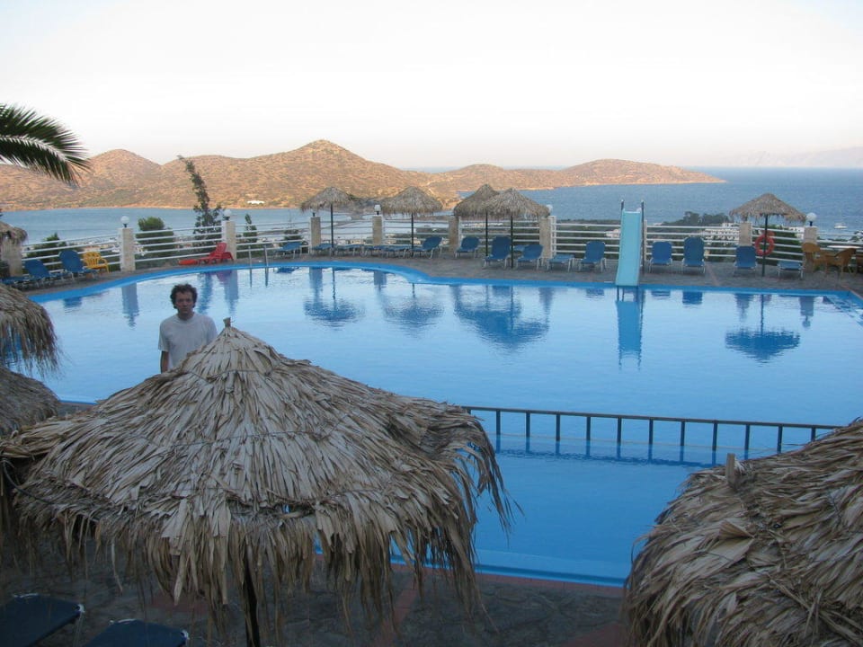 Pool in der Abenddämmerung Elounda Residence Resort & Waterpark
