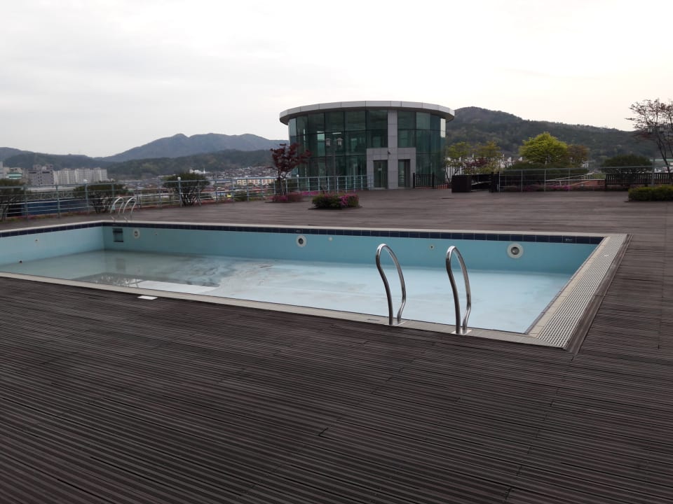 Pool Grand Mercure Ambassador Changwon