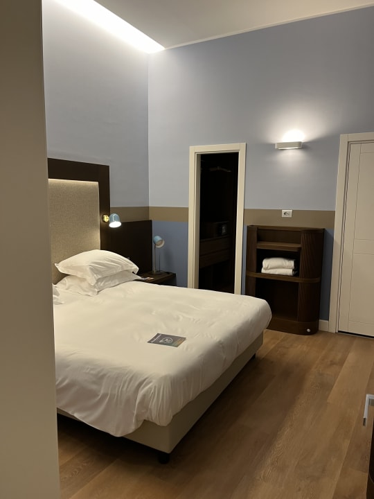 Zimmer Palazzo Caracciolo Naples