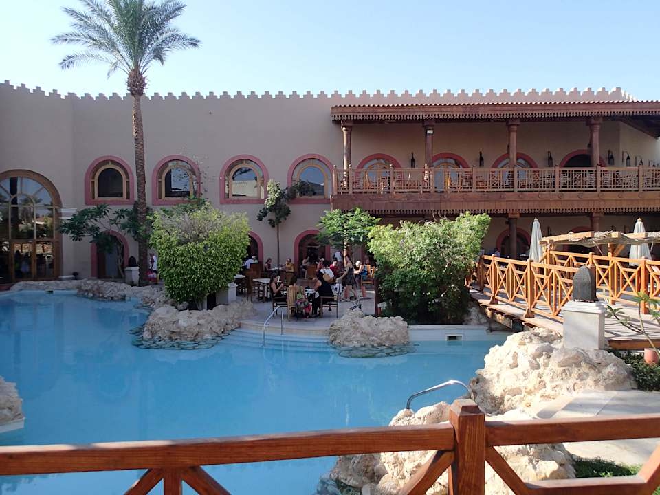 Blick zum Hauptrestaurant Ghazala Gardens