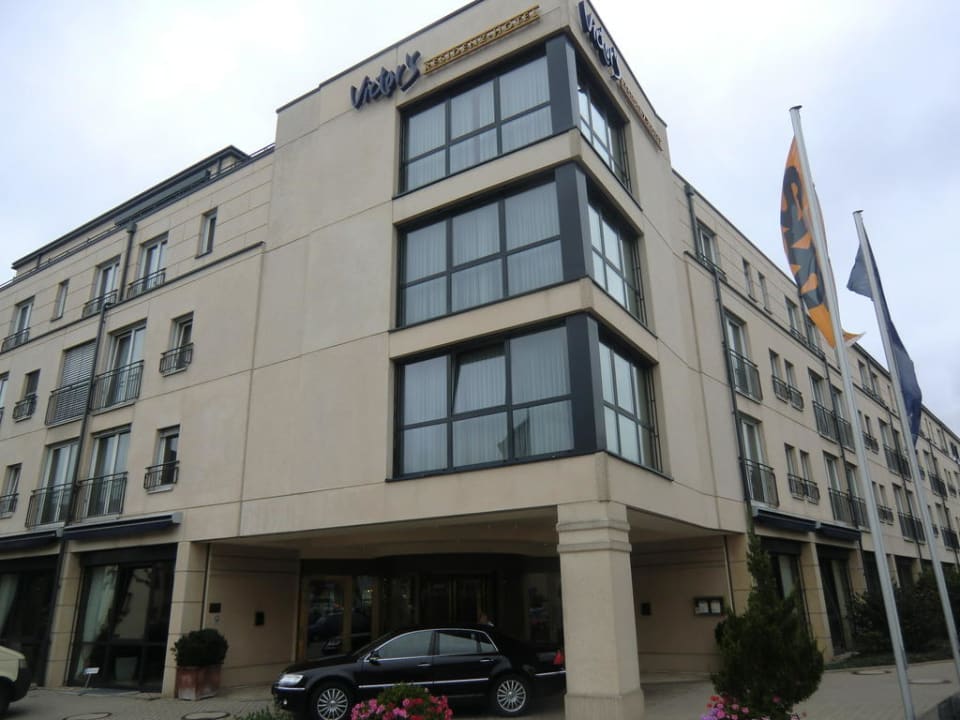 Vorderfront und Eingang des Hotels Victor's Residenz-Hotel Erfurt