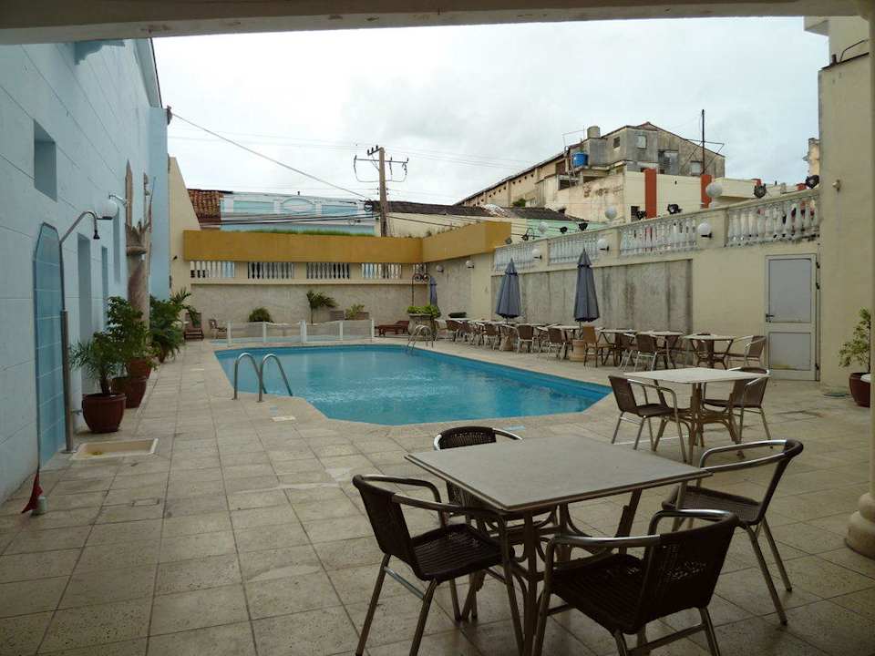 Pool mit Bar Gran Hotel