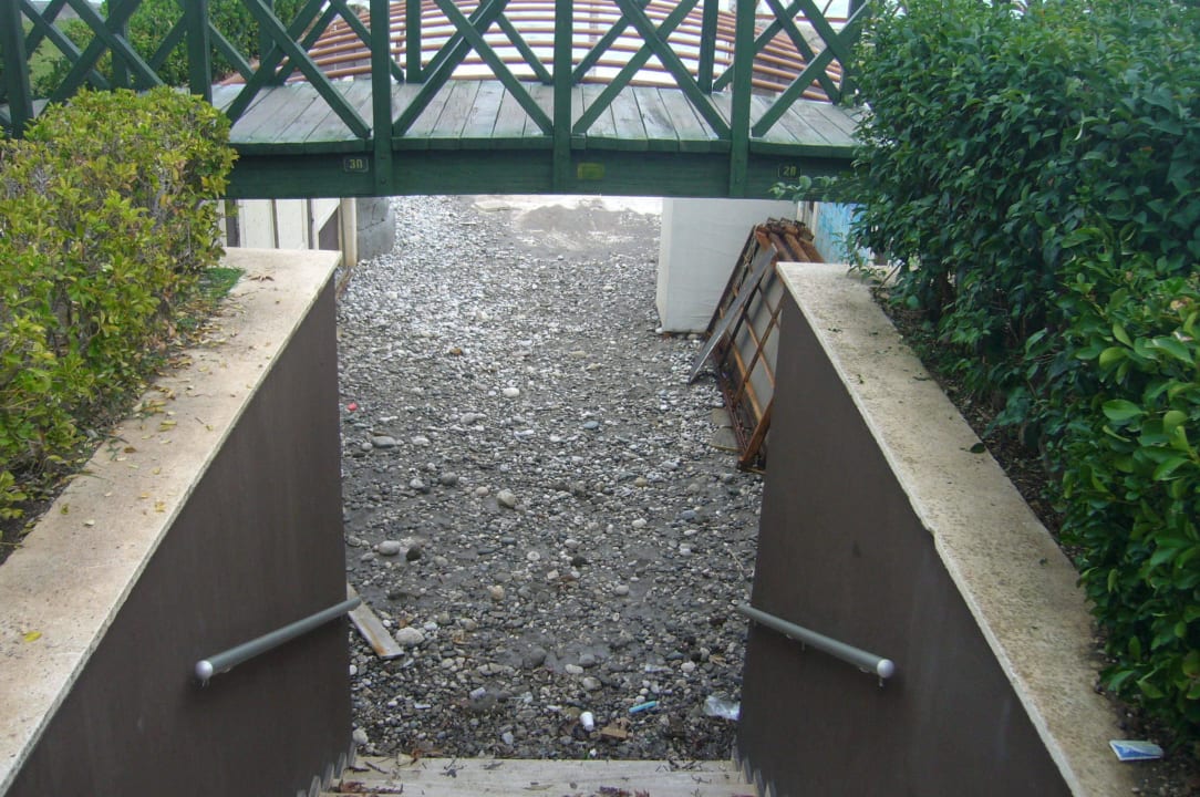 Nach einem Unwetter am Strandzugang Fame Residence Kemer & Spa