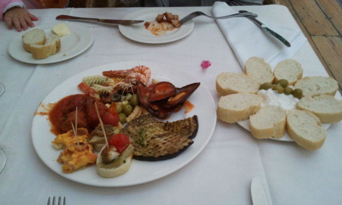 Vorspeisen vom Buffet Zafiro Bahia