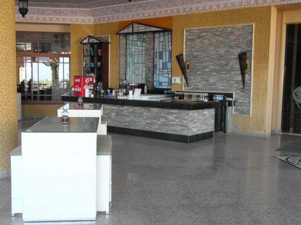 Diese Bar gehört zur Lobby-Terrasse Pickalbatros Palace Resort