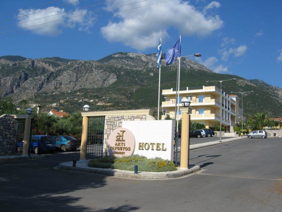 Vooraanzicht van het hotel Hotel Akti Taygetos